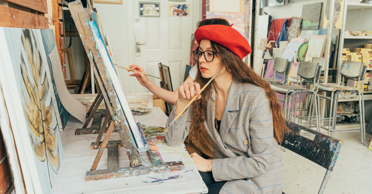 découvrez l'univers créatif et inspirant de l'artiste à travers ses œuvres uniques et originales.