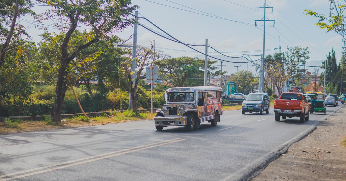 découvrez le jeepney, symbole emblématique des philippines, un moyen de transport coloré et culturellement riche, alliant tradition et modernité.