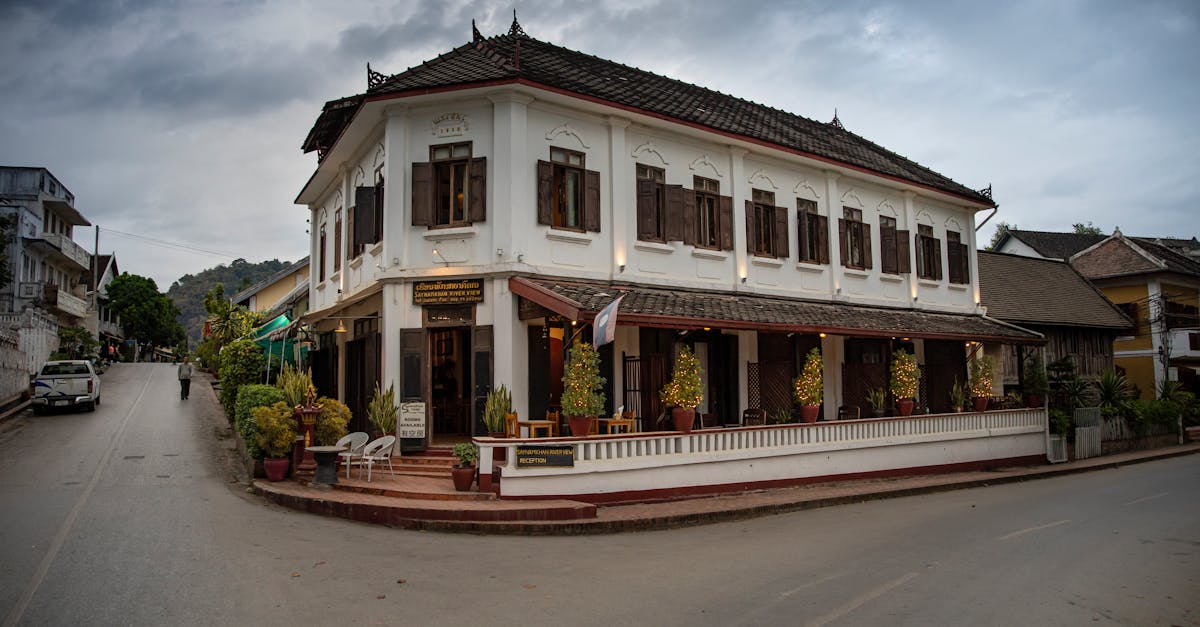 découvrez mae sot, une ville dynamique à la frontière entre la thaïlande et le myanmar, connue pour son marché animé, sa culture riche et ses paysages pittoresques.