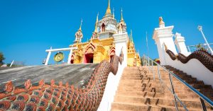 découvrez mae sot, une ville dynamique à la frontière entre la thaïlande et le myanmar, riche en culture, commerce et paysages naturels.