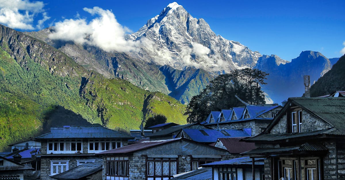 découvrez les merveilles du népal avec nos treks adaptés à tous les niveaux. explorez les montagnes majestueuses, la culture unique et des paysages à couper le souffle lors de votre aventure au népal.