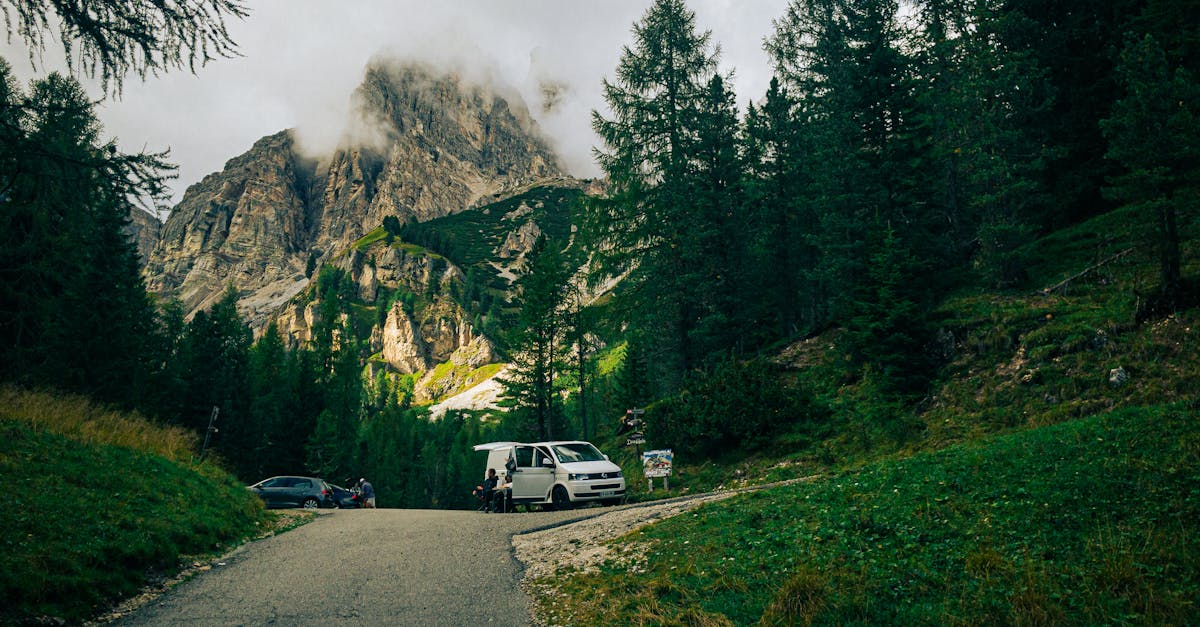découvrez un road trip inoubliable à travers les alpes, entre paysages à couper le souffle, villages pittoresques et aventures en pleine nature.