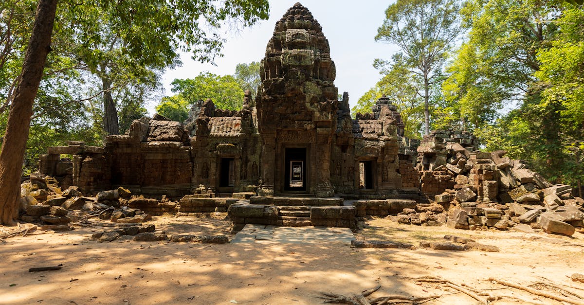 découvrez notre itinéraire complet pour explorer angkor, ses temples majestueux et son histoire fascinante. préparez votre voyage idéal au cœur du cambodge.