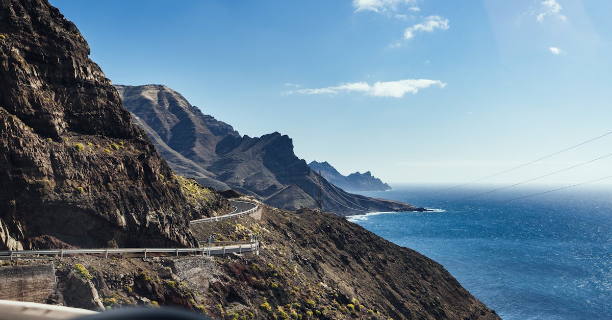 découvrez un road trip inoubliable le long de la côte atlantique, avec des paysages époustouflants, des plages sauvages et des villages charmants à explorer.