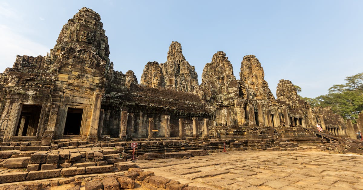 découvrez un itinéraire complet pour explorer le cambodge, incluant les temples d'angkor, phnom penh, les plages paradisiaques et la culture locale authentique.