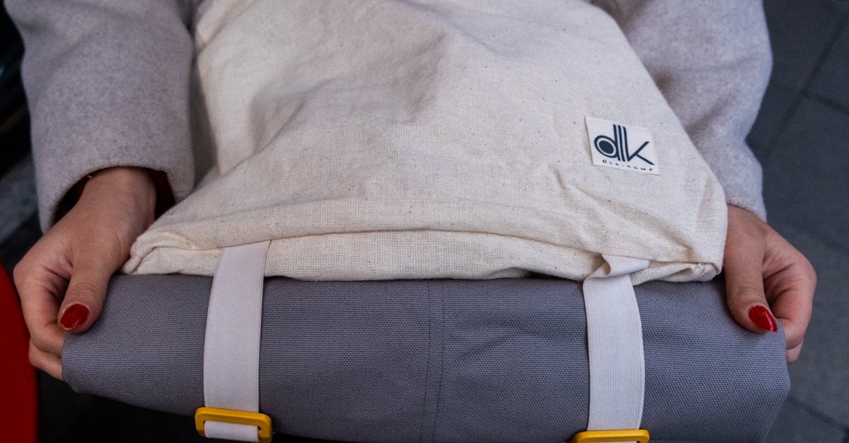 découvrez des conseils pratiques pour optimiser le rangement de votre bagage cabine et voyager léger sans stress.
