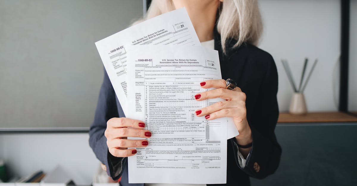 découvrez la liste essentielle des documents à scanner avant de voyager à l'étranger pour un voyage serein et bien préparé.