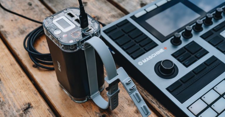 découvrez notre station d'alimentation portable puissante et fiable, idéale pour recharger vos appareils électroniques lors de vos déplacements et en cas d'urgence.