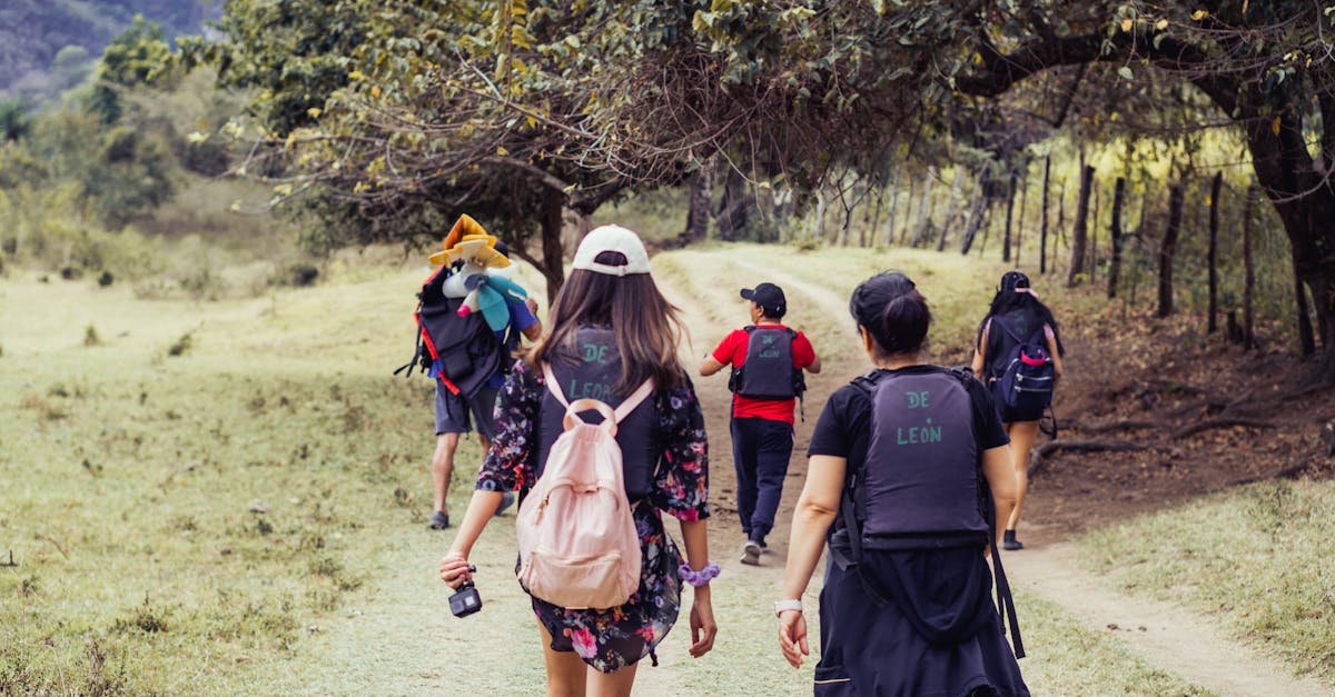 découvrez les voyages en petits groupes pour une expérience authentique, conviviale et personnalisée. partez à l'aventure avec un groupe restreint et profitez d'un accompagnement privilégié.