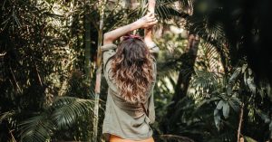 découvrez notre collection de vêtements tropicaux alliant confort et style, parfaits pour vos aventures ensoleillées et vos escapades estivales.